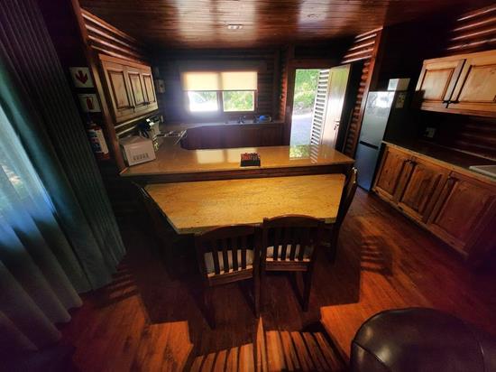 Plettenberg, A Forever Resort: 6-Sleeper Log Cabin. With river view. 2 bedrooms (1 queen bed & 2 bunk beds)